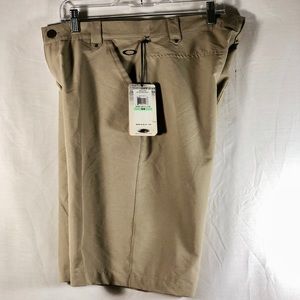 NWT Mens Oakley Shorts 34